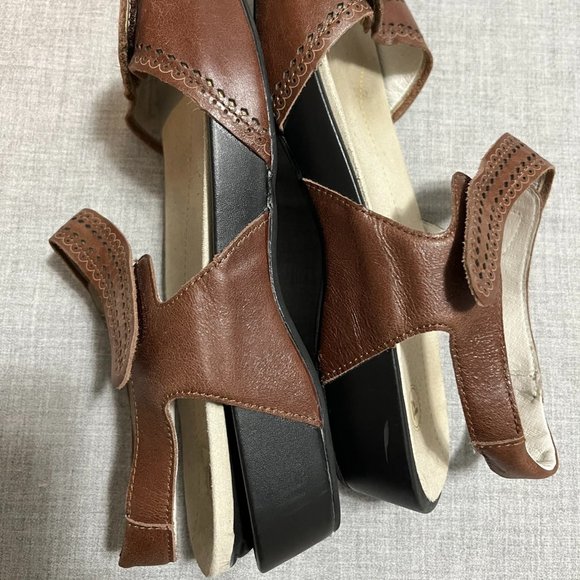 Propet Men's Sandal Size 12 with removable footbed - Picture 7 of 8